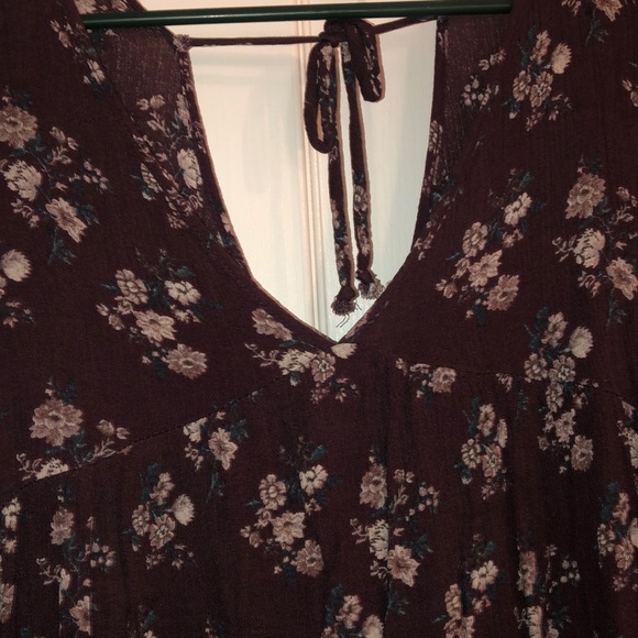 Light, Floral 3 quarter length sleeve top - Picture 2 of 3